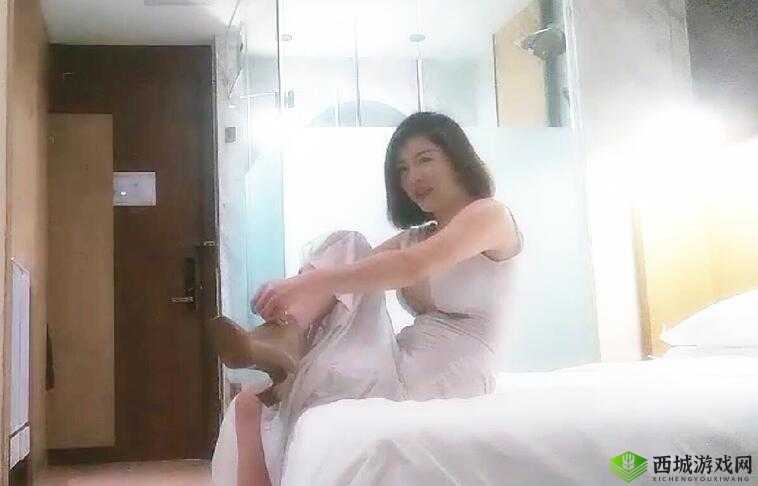 131 美女爰爰视频：私密约会现场曝光