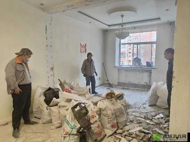 几个装修工人把我压在茶几:这是咋回事