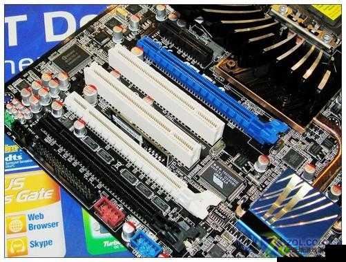 插槽 X8 插槽 ：性能卓越的硬件接口