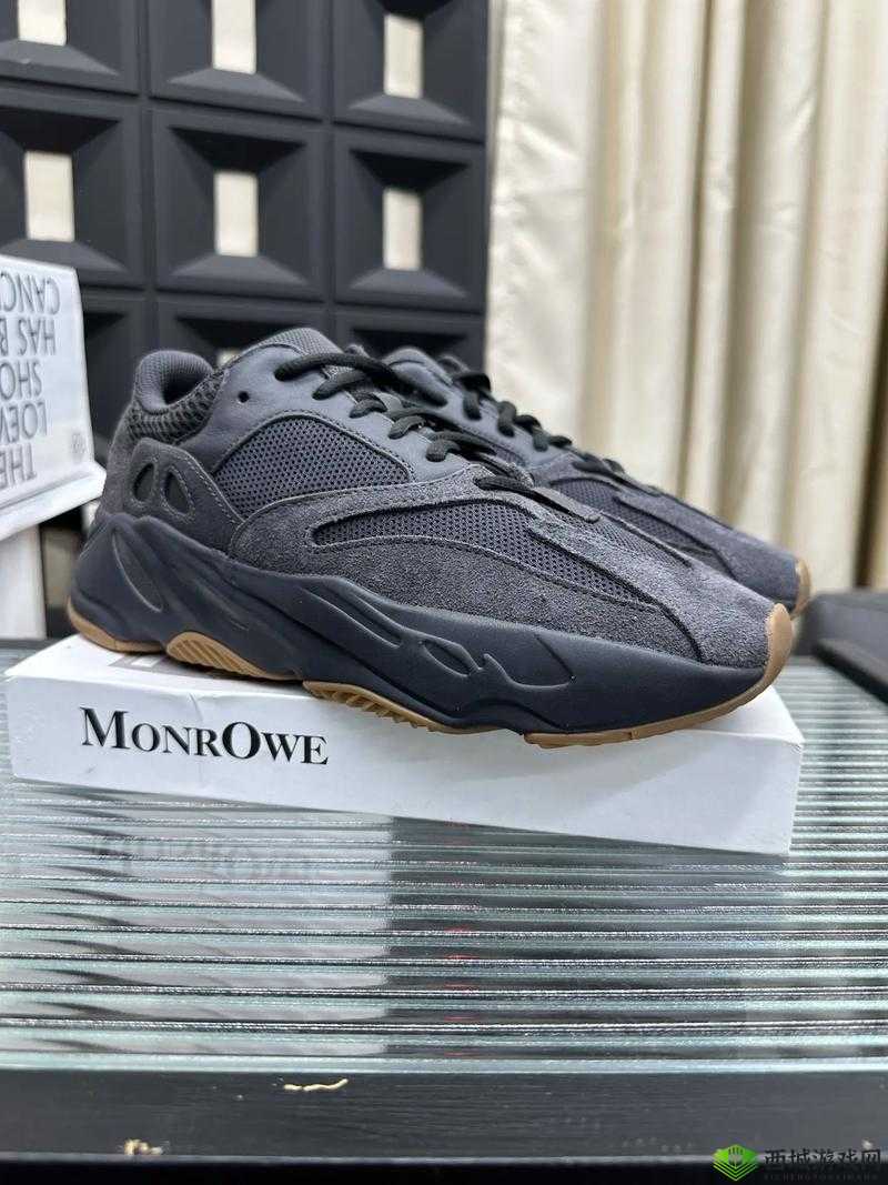 YEEZY700 潮流爆款引领时尚新潮流