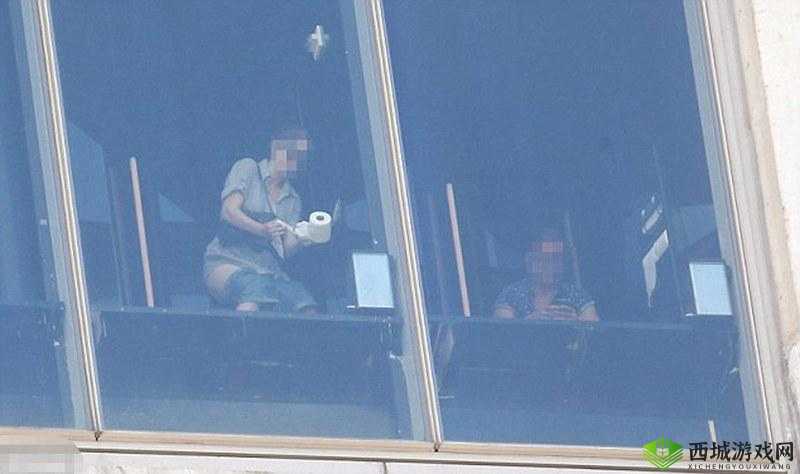 震惊女子厕所惊现 21OOOZZZ