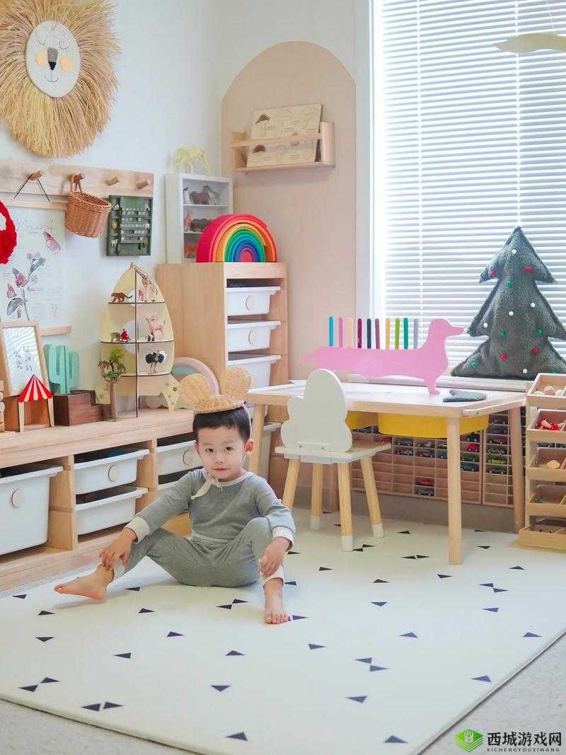 宝宝把腿抬起来靠墙玩耍