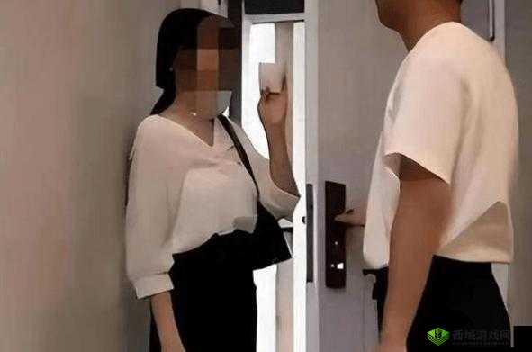 校花被房东 C 得合不拢腿 H 男男：房东的特殊癖好