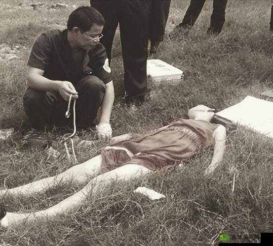 公交车上女子被强奸：严惩凶手，保护女性安全