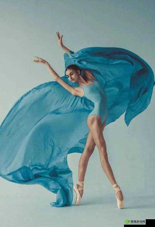 小芳人体艺术:展现人体之美