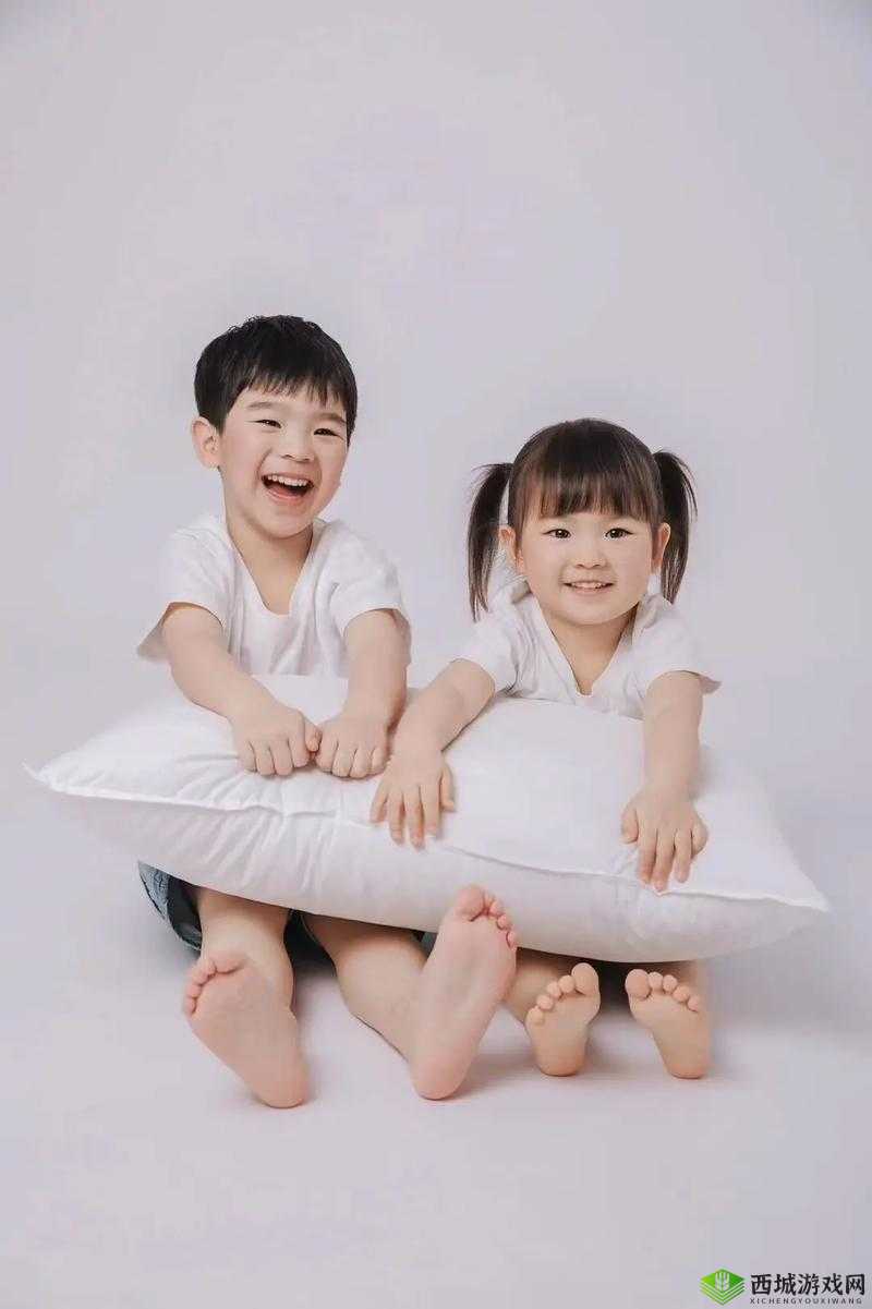 秋日千雪现开赛，兄妹组合展风采