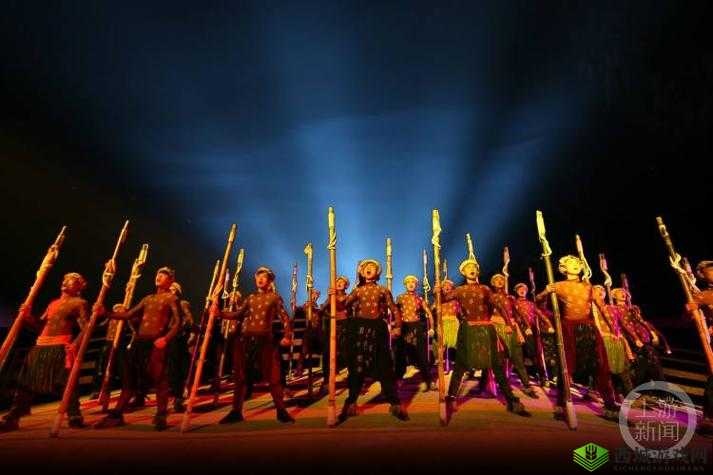 双手攀上两团少女峰舞蹈室的独特演绎