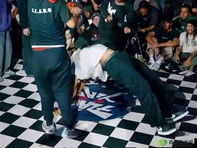 精品无人区卡卡卡卡卡二卡三乱码：解析与探讨