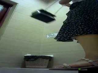 厕拍在线:不雅还是艺术?