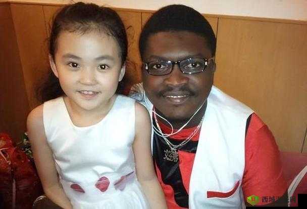 黑人公交车上：多人高 cH 背后的故事