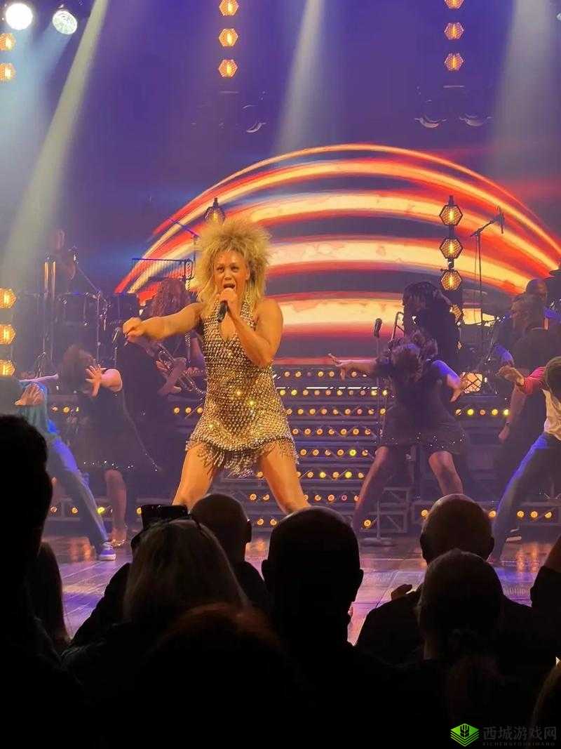 美国暴躁女 RAPPER:嘻哈舞台的狂野力量