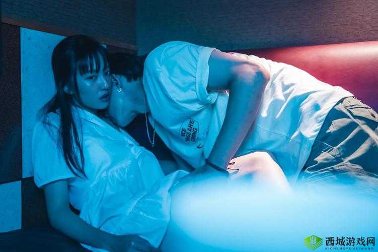 打扑克女生嗷嗷叫的软件:全新玩法来袭