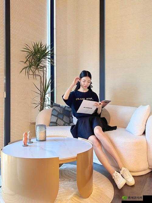 饭桌上张开腿公看欧美片:私密场景曝光