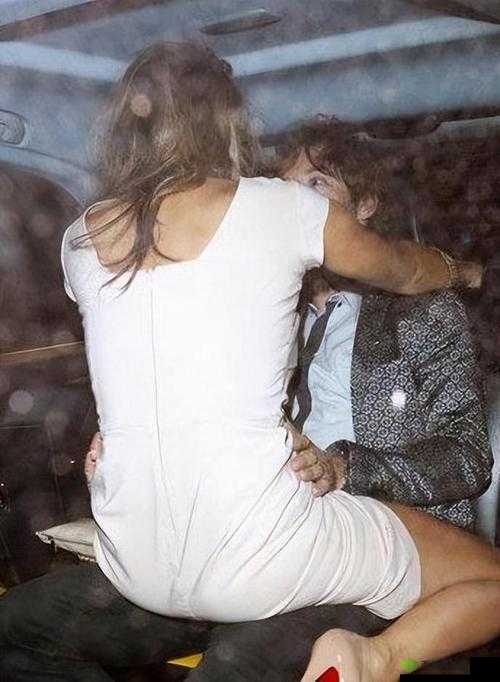 车里疯狂索要:一场令人震惊的不当行为揭秘