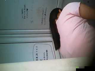 厕拍视频久久久 x99av：直击私密瞬间的真实记录