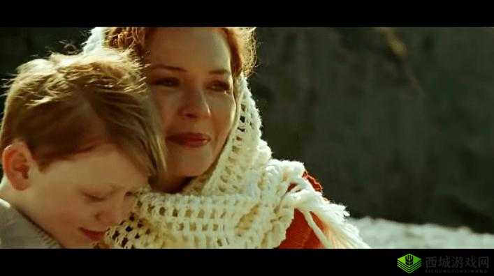 海角披风少年与妈妈的感人故事：爱的力量