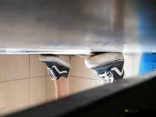 国内牛人潜入公厕拍摄 AV 这一行为引发的思考