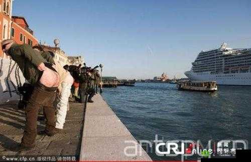 妓女公园内行为引发争议:扣逼插水是道德沦丧还是行为艺术?