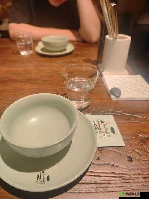 探索梨汁气泡 11H 的 11 小时:从清晨到午夜的味觉之旅