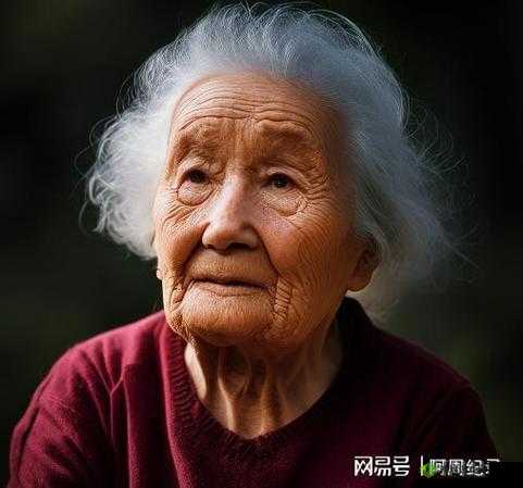 四川老妇在山边的奇特性对白引发关注