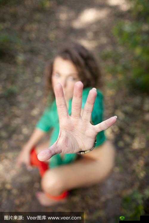 BBB 妇女撒尿 BBBB 图片:当女性的私密时刻成为焦点