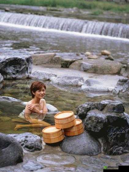 日本熟妇毛葺葺 XX ：澡堂里的秘密与风情