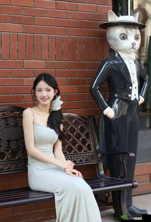 海角披风少年老妈长相奇特引热议：她的独特魅力你无法忽视