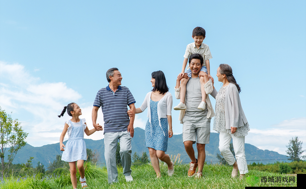 父母儿女阖家欢乐共度美好时光