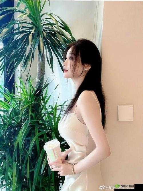 美女露胸无遮挡无马赛克羞羞:成人内容,引发道德和法律争议