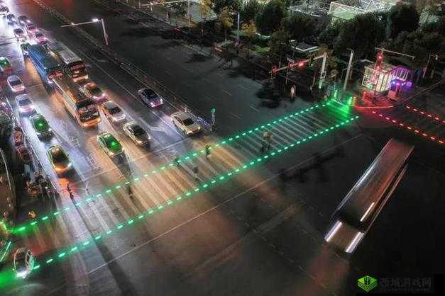 常州惊现发光Z形斑马线，夜晚出行新风尚！