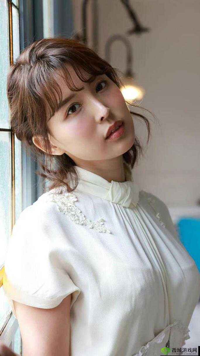 便利店打工的美女葵司:青春与梦想的交织