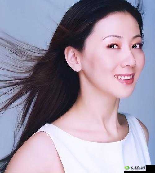 汤芳经典艺术写真：展现独特魅力与美感