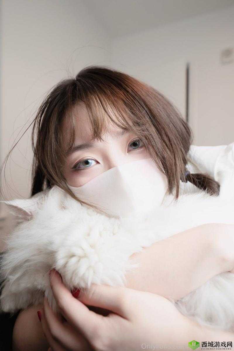 摘下口罩的玩偶姐姐：颜值与实力并存