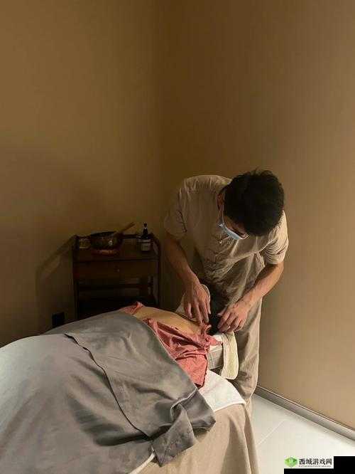 男按摩师伸舌头:一次奇妙的 SPA 体验