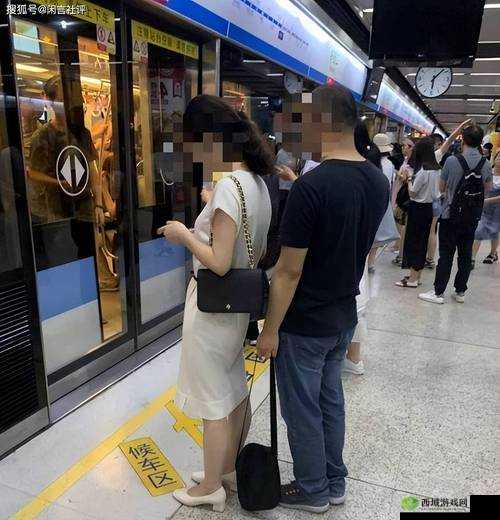 成都地铁上配合咸猪猪手:这种行为令人不齿需严惩