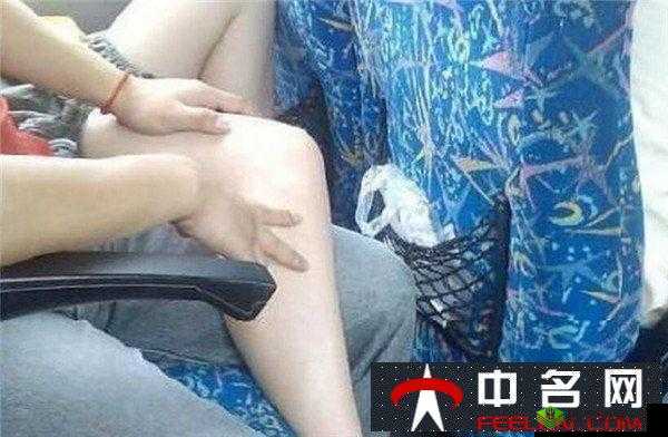 深夜公交车上的日本高清性爱视频:揭秘车厢内的私密瞬间