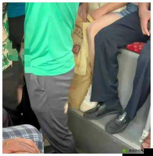 公交车上的恶行:侵犯小男生的悲剧