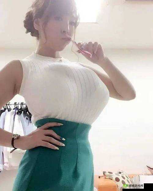 大胸美女爆乳 c 到尿出来:挑战视觉极限的极致诱惑