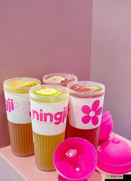 下面都湿透了还嘴硬疼粉色:湿透的倔强与难耐的粉色疼痛