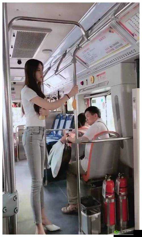 少妇在公交车上迎合我摩擦，你怎么看？