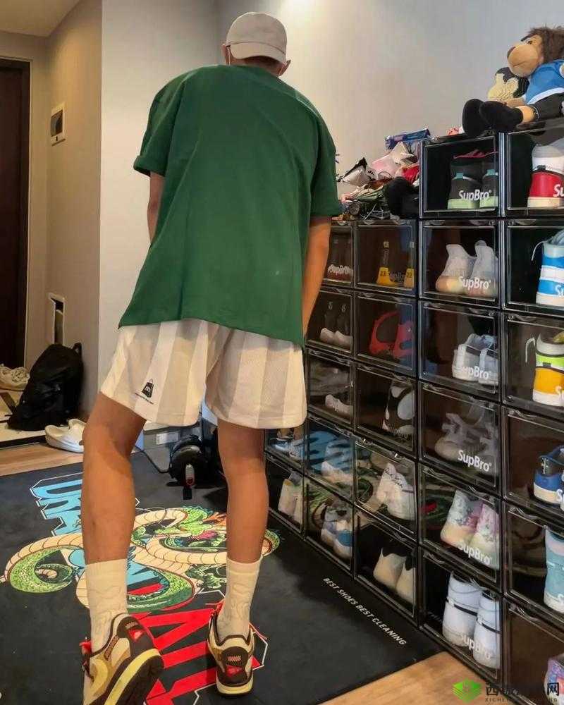 在宿舍穿 AJ11 飞机,是一种怎样的体验?