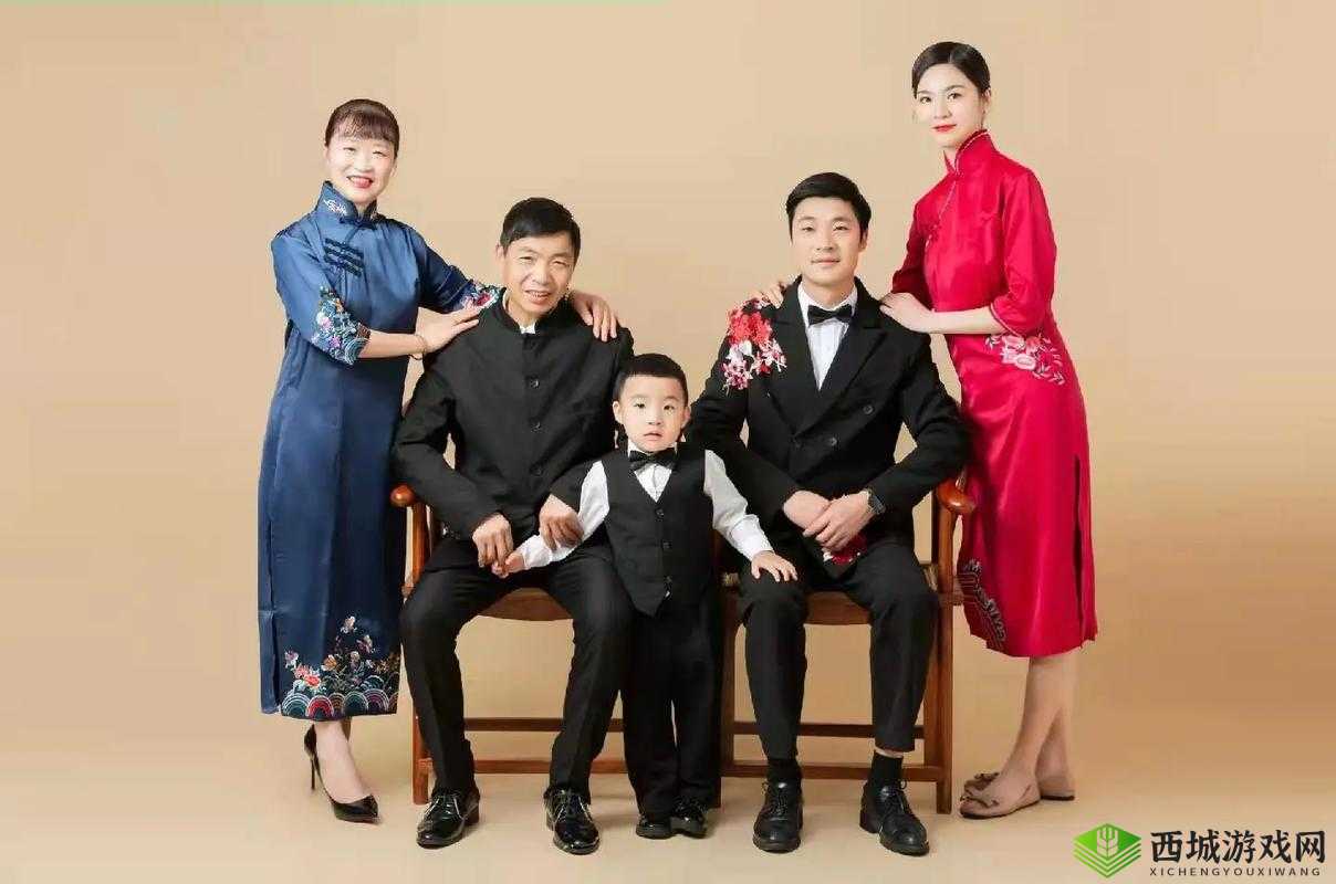 父母儿女媳妇齐聚一堂,共享幸福美满时光