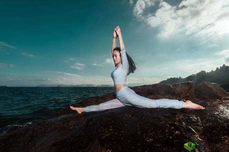 1919 久久亚洲精品瑜伽美女：修炼身心的美丽之道