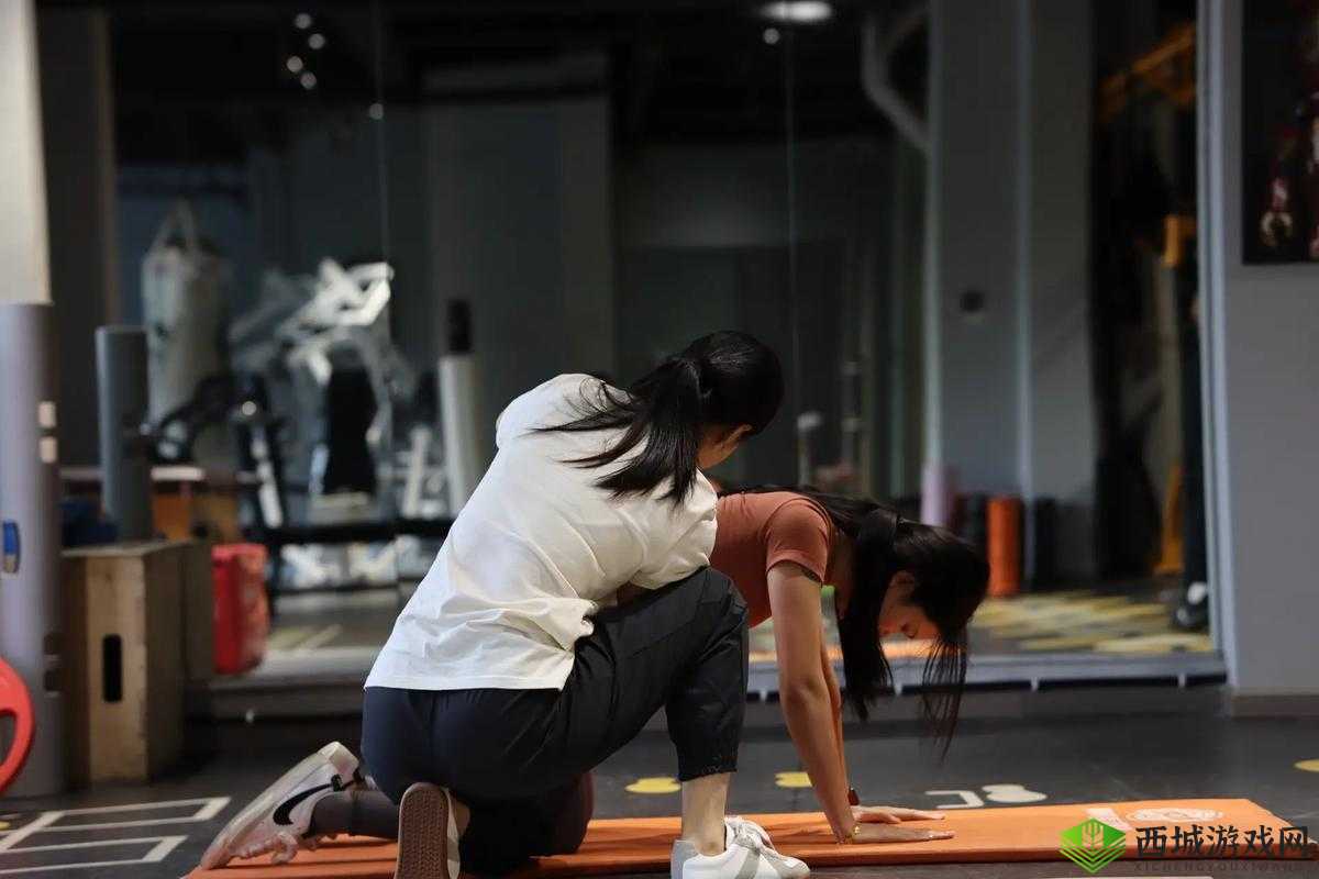 私教 1V2 训练:专属定制的高效健身伙伴式指导