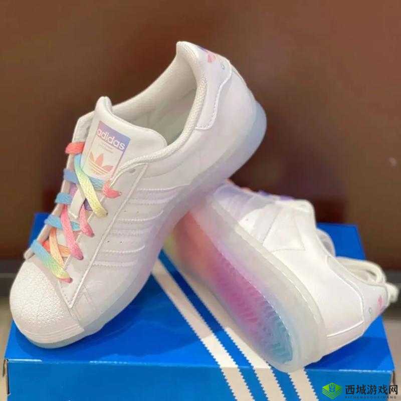 三叶草 GW4334 新品发布引发时尚界热议:创新设计与舒适体验的完美结合