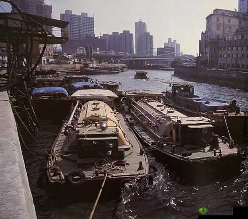 老卫把船开到河中心去的故事:一段惊心动魄的水上冒险之旅