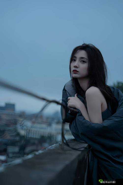 两个男生的私密时光:探索未知的情感世界