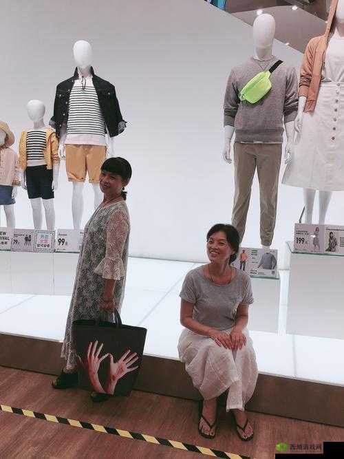 两个人在家精心制作 aj 成品的温馨时光