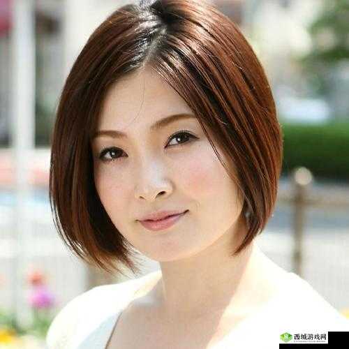 人妻本庄优花 AV 在线：寂寞主妇的私密生活