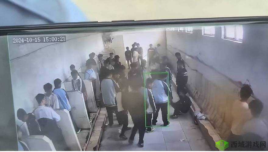 班里男生都扒我衣服视频:校园霸凌事件的惊心一幕